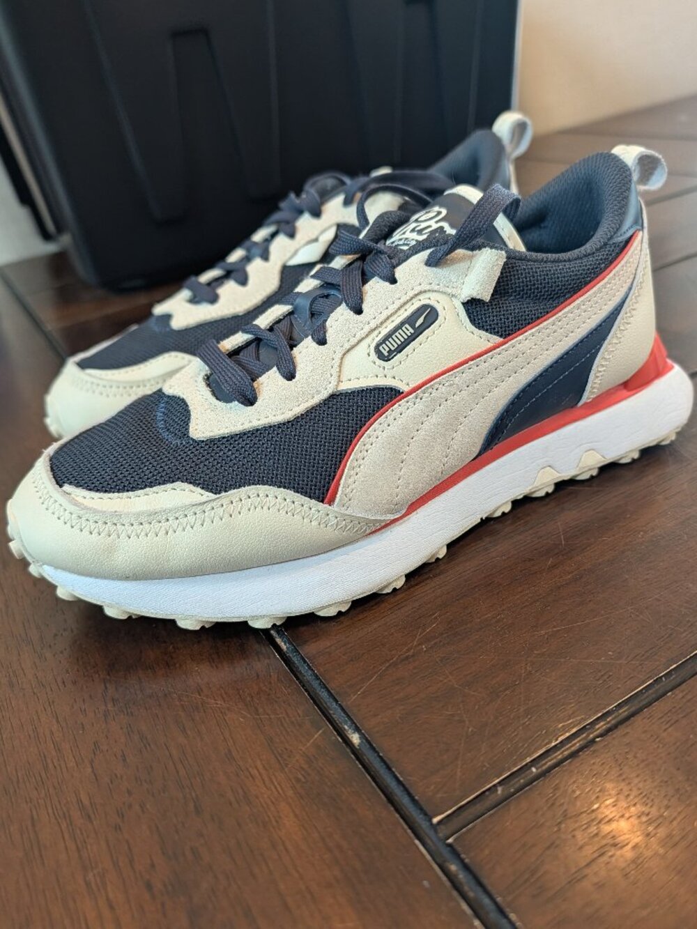 Women's Puma NYC sneakess